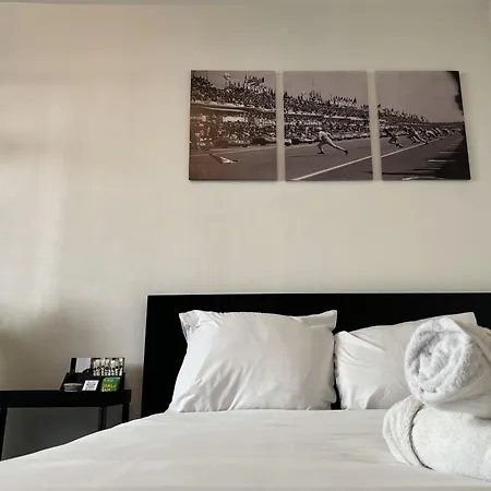 Chic With Kitchenette